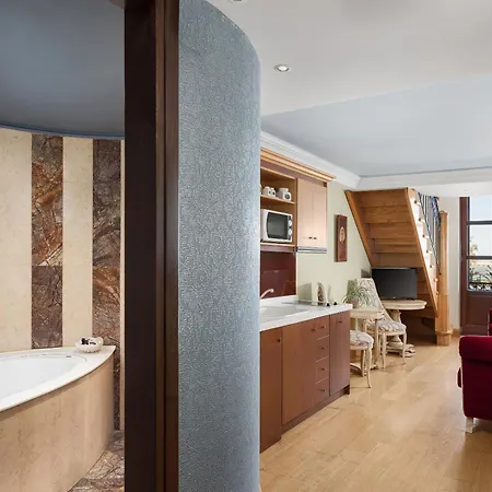 Aparthotel Civitas