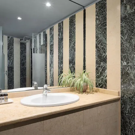 Civitas Aparthotel 4*